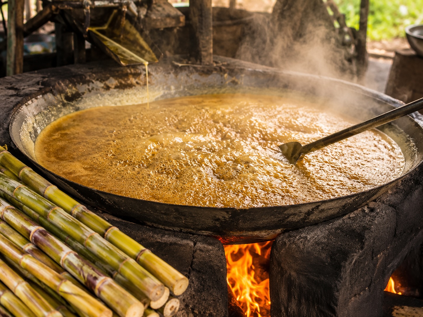 Traditional open-pan boiling of fresh cane juice